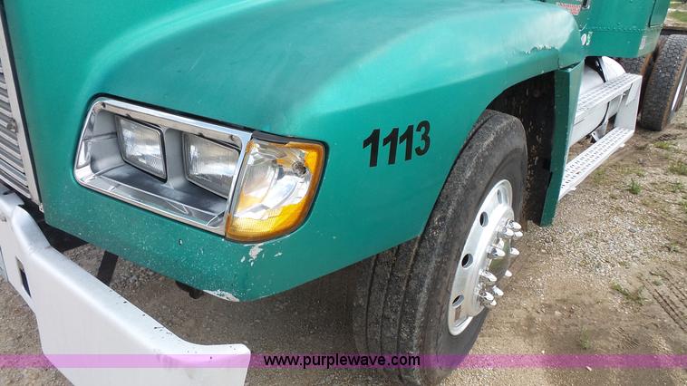 image for item K1418 1990 Freightliner FLD120 semi truck