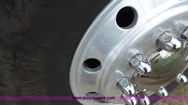 image for item K1418 1990 Freightliner FLD120 semi truck