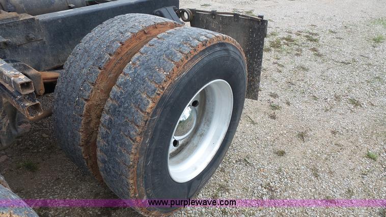 image for item K1418 1990 Freightliner FLD120 semi truck