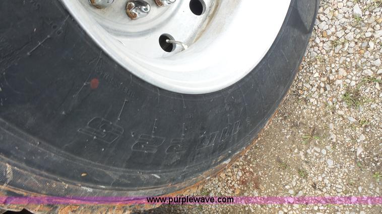 image for item K1418 1990 Freightliner FLD120 semi truck