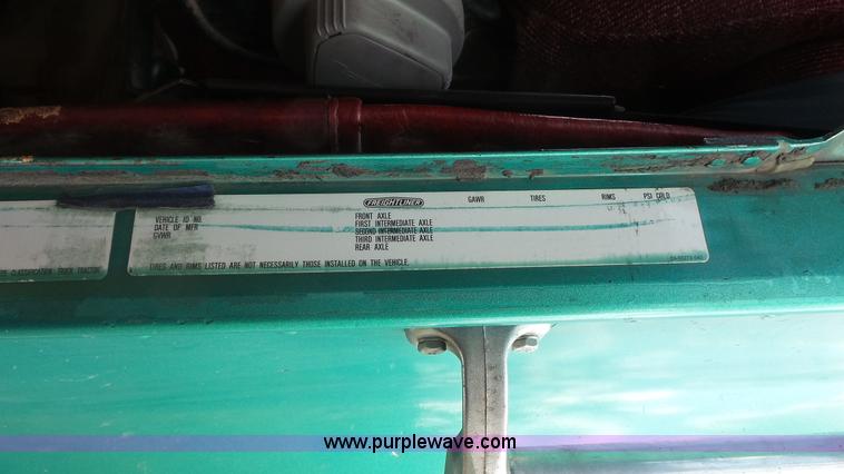 image for item K1418 1990 Freightliner FLD120 semi truck