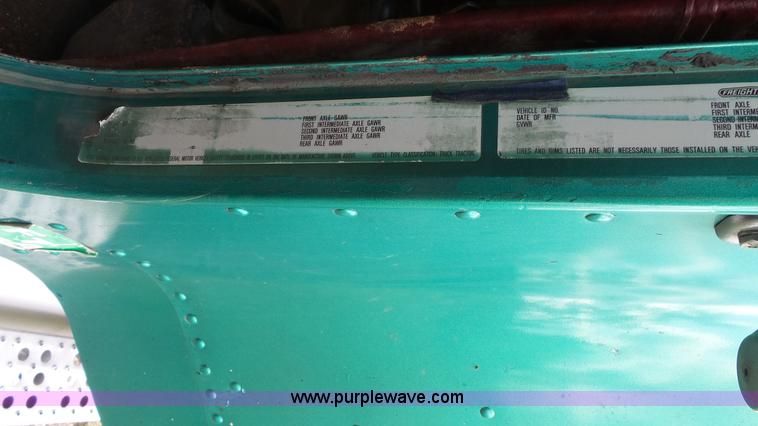 image for item K1418 1990 Freightliner FLD120 semi truck