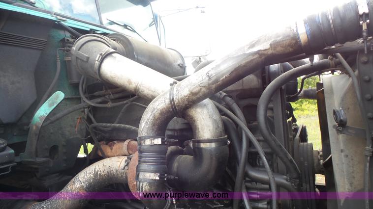 image for item K1418 1990 Freightliner FLD120 semi truck