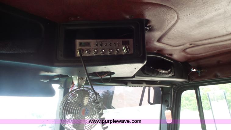 image for item K1418 1990 Freightliner FLD120 semi truck