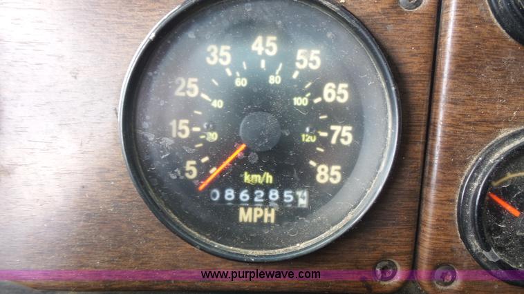 image for item K1418 1990 Freightliner FLD120 semi truck