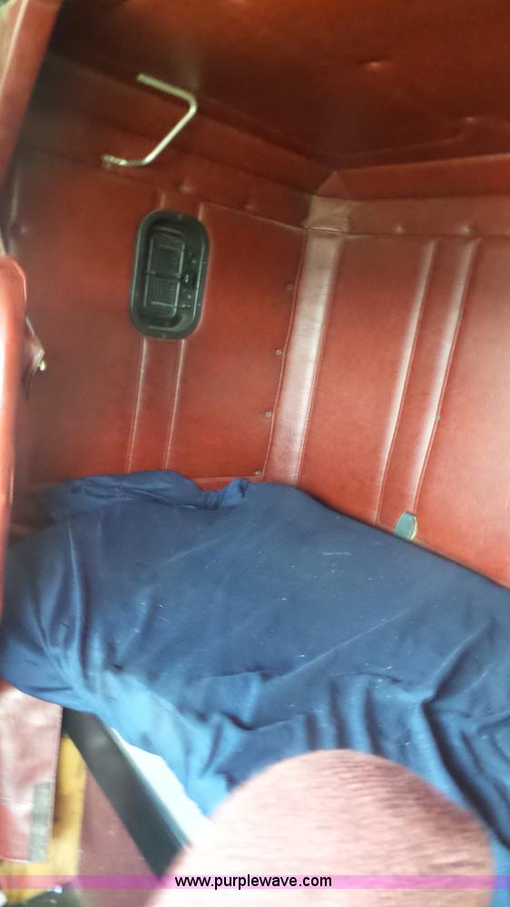 image for item K1418 1990 Freightliner FLD120 semi truck