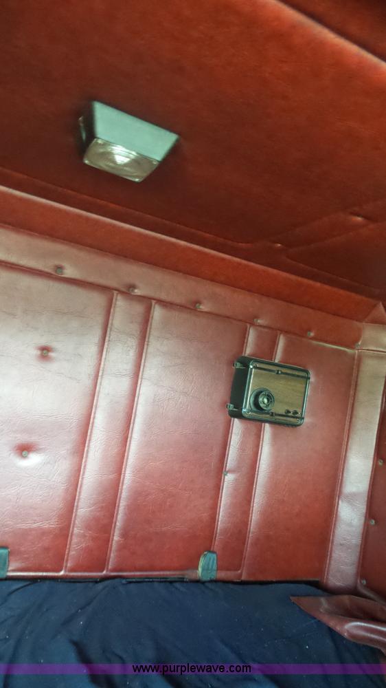 image for item K1418 1990 Freightliner FLD120 semi truck