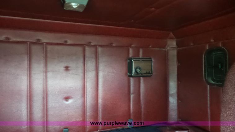 image for item K1418 1990 Freightliner FLD120 semi truck