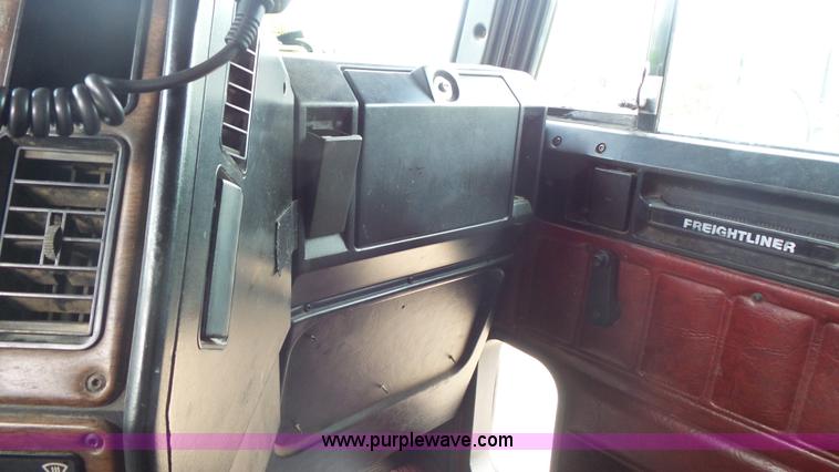 image for item K1418 1990 Freightliner FLD120 semi truck