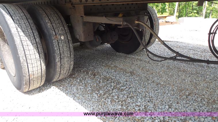 image for item K1419 2001 Stoughton AVW-535T-SCAR dry van trailer