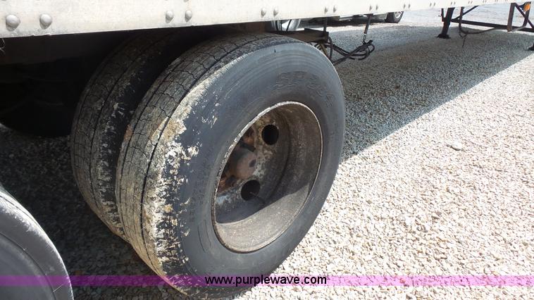 image for item K1419 2001 Stoughton AVW-535T-SCAR dry van trailer