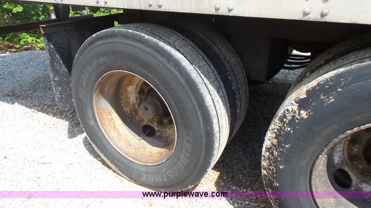 image for item K1419 2001 Stoughton AVW-535T-SCAR dry van trailer