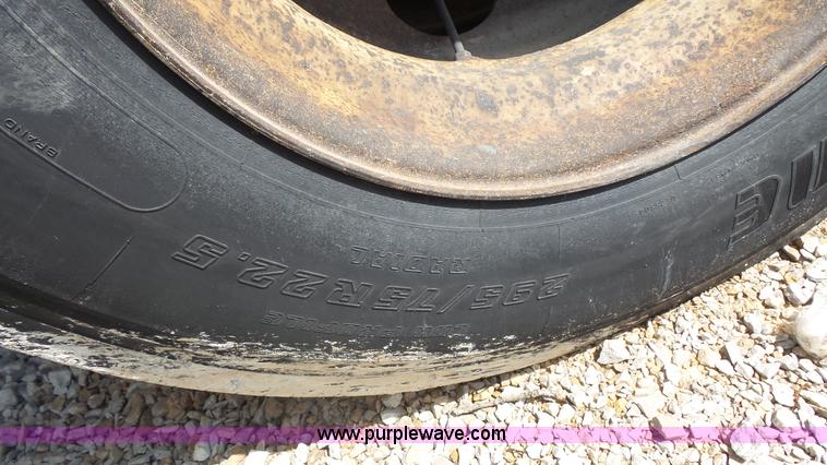 image for item K1419 2001 Stoughton AVW-535T-SCAR dry van trailer