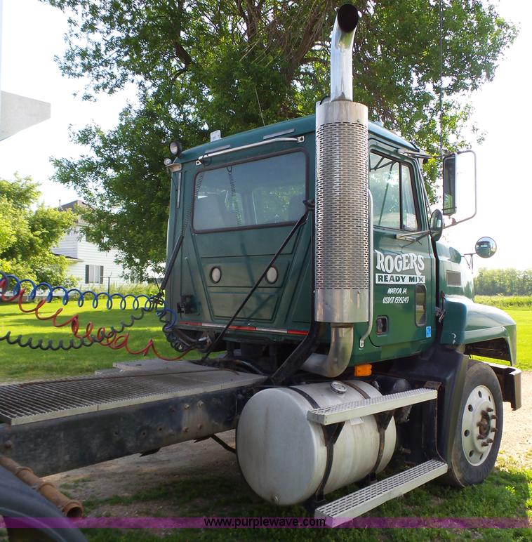 image for item K2219 1998 Mack CH613 semi truck