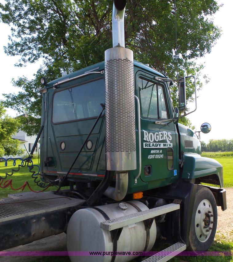 image for item K2219 1998 Mack CH613 semi truck