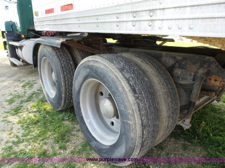 image for item K2219 1998 Mack CH613 semi truck