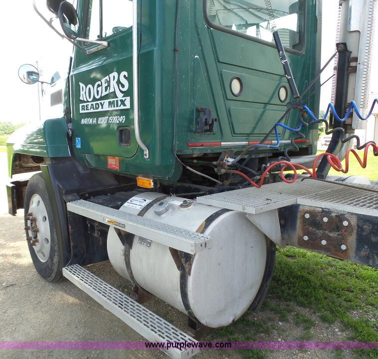 image for item K2219 1998 Mack CH613 semi truck