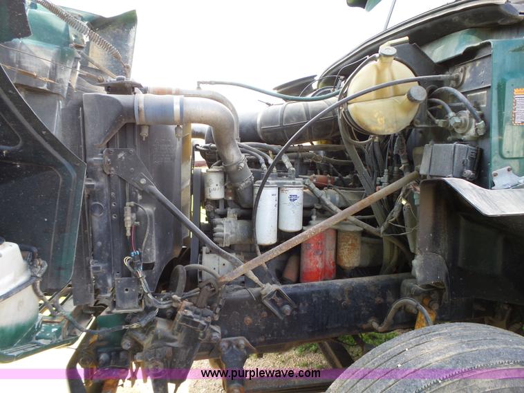 image for item K2219 1998 Mack CH613 semi truck