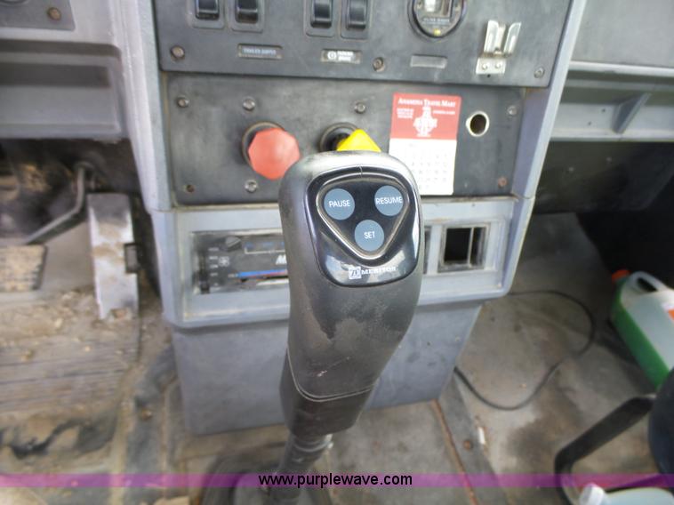 image for item K2219 1998 Mack CH613 semi truck