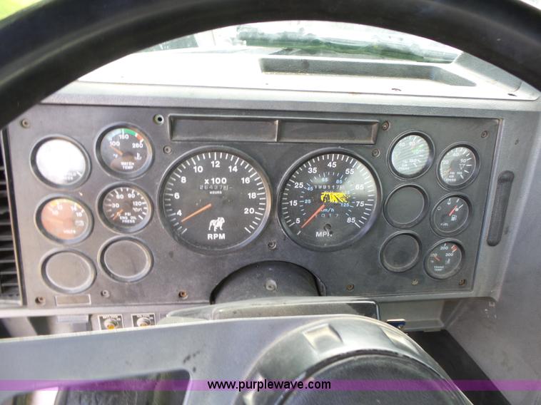 image for item K2219 1998 Mack CH613 semi truck