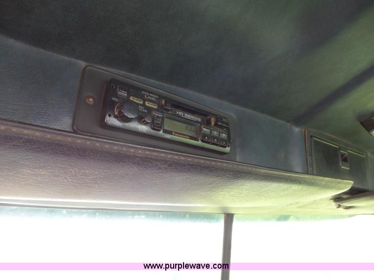 image for item K2219 1998 Mack CH613 semi truck