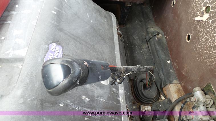 image for item K4044 1985 International S2260 semi truck