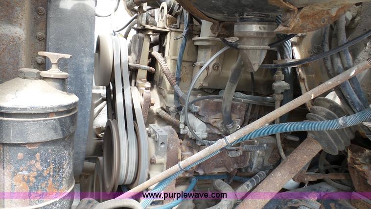 image for item K4044 1985 International S2260 semi truck