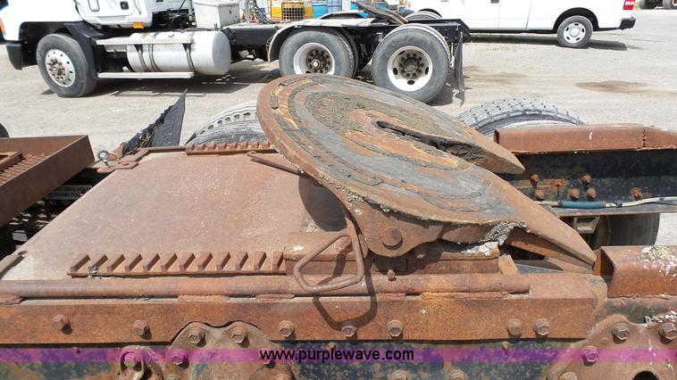 image for item K4044 1985 International S2260 semi truck