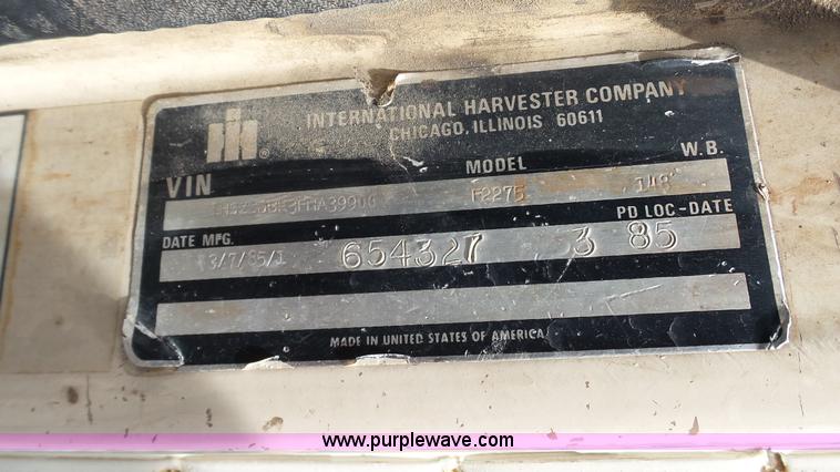 image for item K4044 1985 International S2260 semi truck