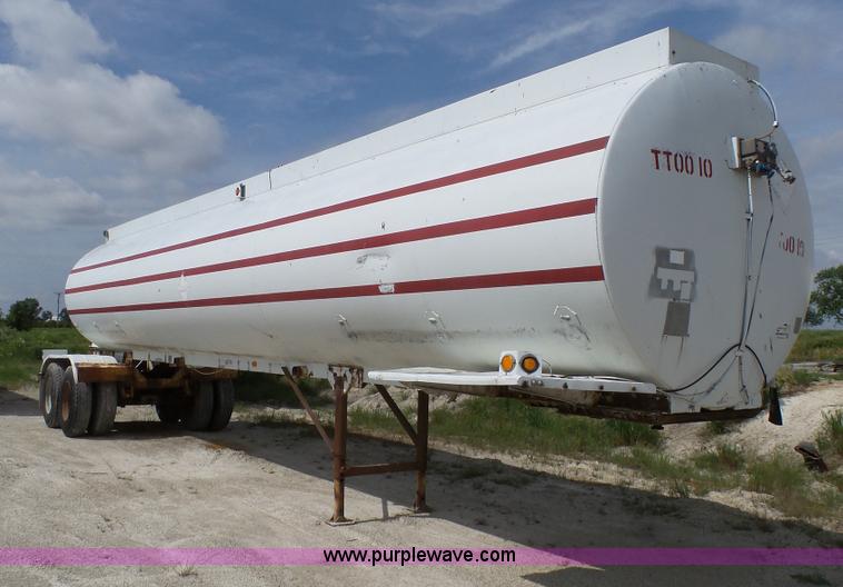 image for item K4046 1972 Trail Mobile tank trailer