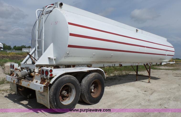 image for item K4046 1972 Trail Mobile tank trailer