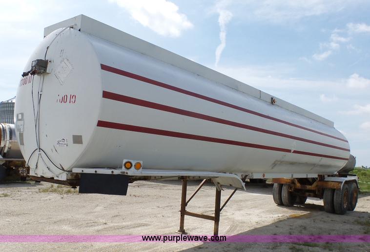 image for item K4046 1972 Trail Mobile tank trailer