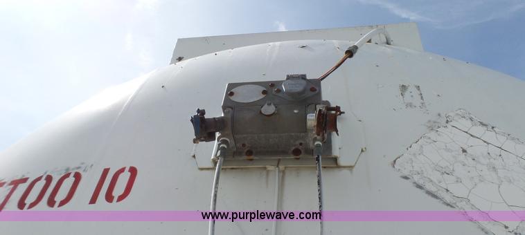 image for item K4046 1972 Trail Mobile tank trailer