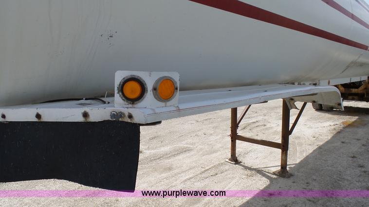 image for item K4046 1972 Trail Mobile tank trailer