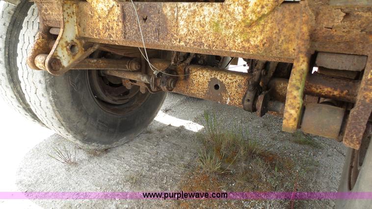 image for item K4046 1972 Trail Mobile tank trailer