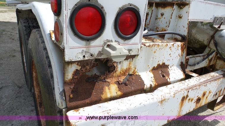 image for item K4046 1972 Trail Mobile tank trailer