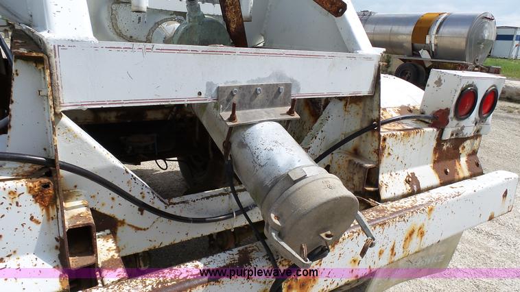 image for item K4046 1972 Trail Mobile tank trailer