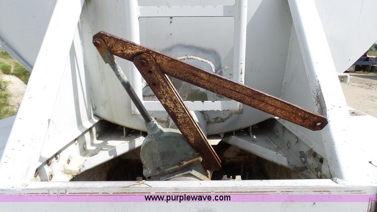 image for item K4046 1972 Trail Mobile tank trailer