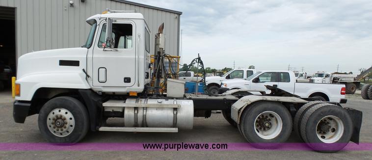 image for item K4054 1995 Mack CH613 semi truck