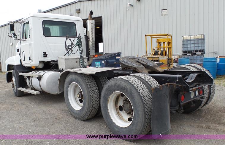 image for item K4054 1995 Mack CH613 semi truck
