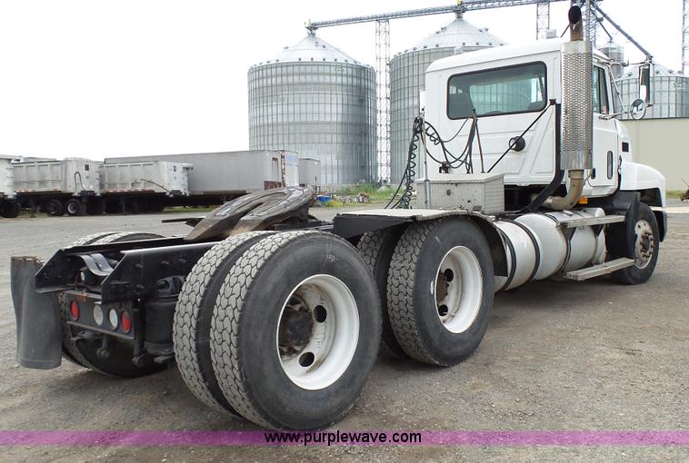 image for item K4054 1995 Mack CH613 semi truck