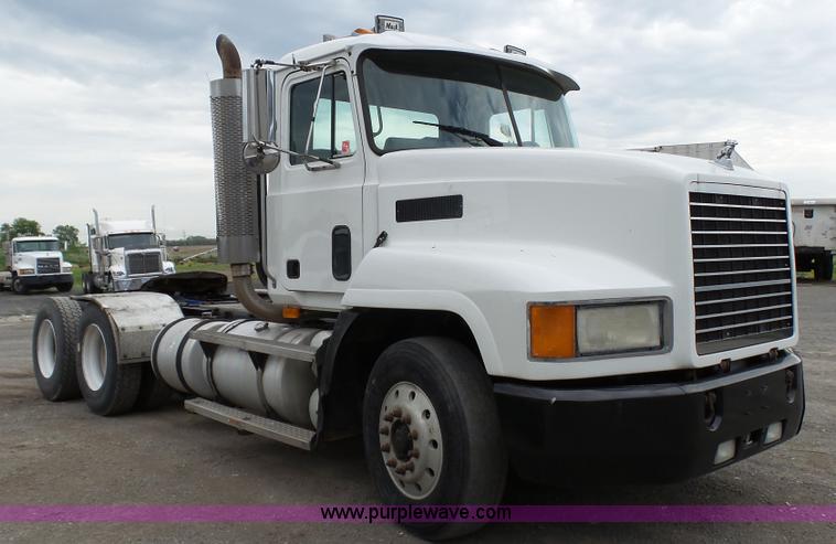image for item K4054 1995 Mack CH613 semi truck