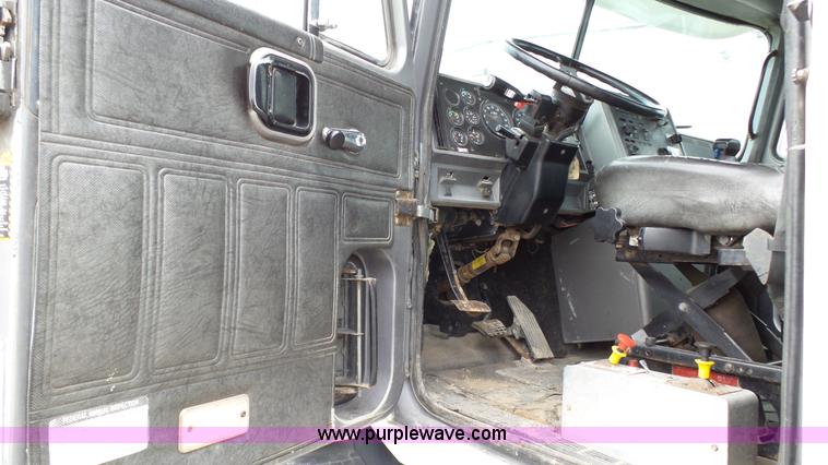 image for item K4054 1995 Mack CH613 semi truck