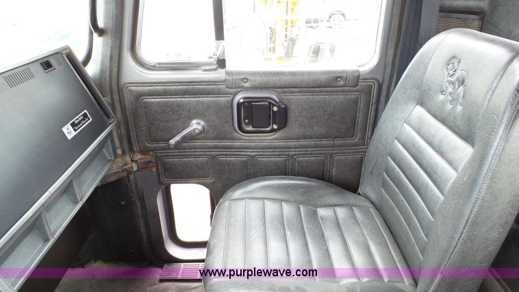 image for item K4054 1995 Mack CH613 semi truck