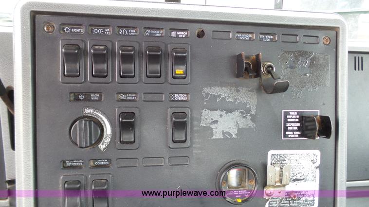 image for item K4054 1995 Mack CH613 semi truck