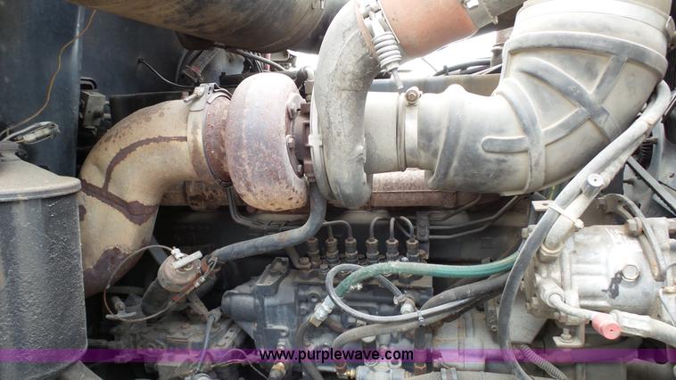 image for item K4054 1995 Mack CH613 semi truck