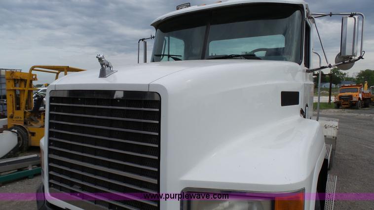 image for item K4054 1995 Mack CH613 semi truck