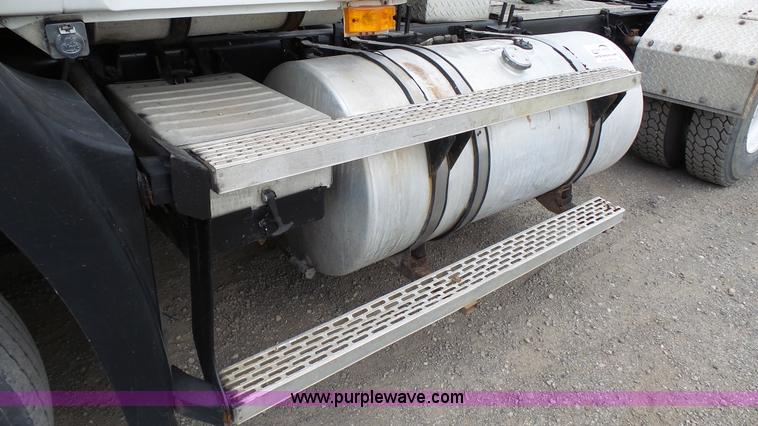 image for item K4054 1995 Mack CH613 semi truck