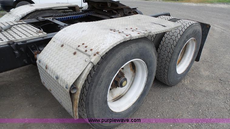 image for item K4054 1995 Mack CH613 semi truck