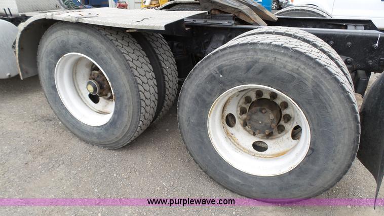 image for item K4054 1995 Mack CH613 semi truck